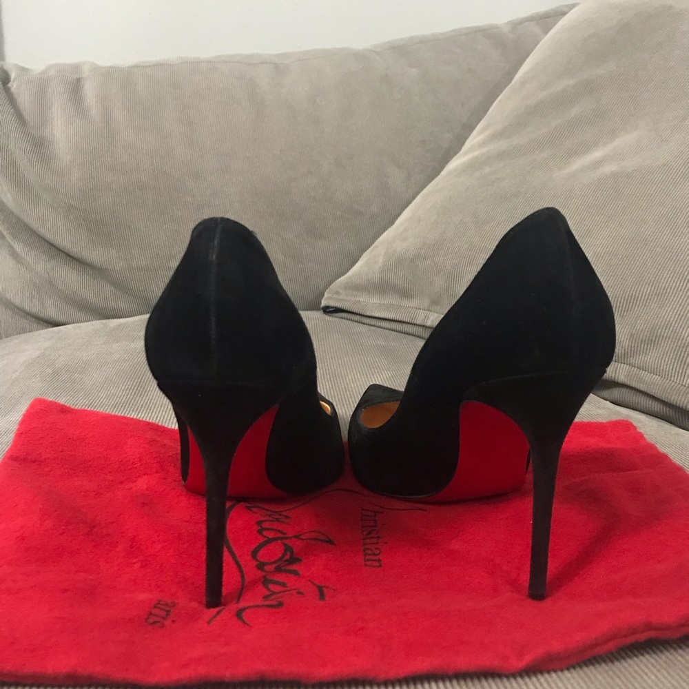 Christian Louboutin. Corneille. 38.5. RED BOTTOMS!